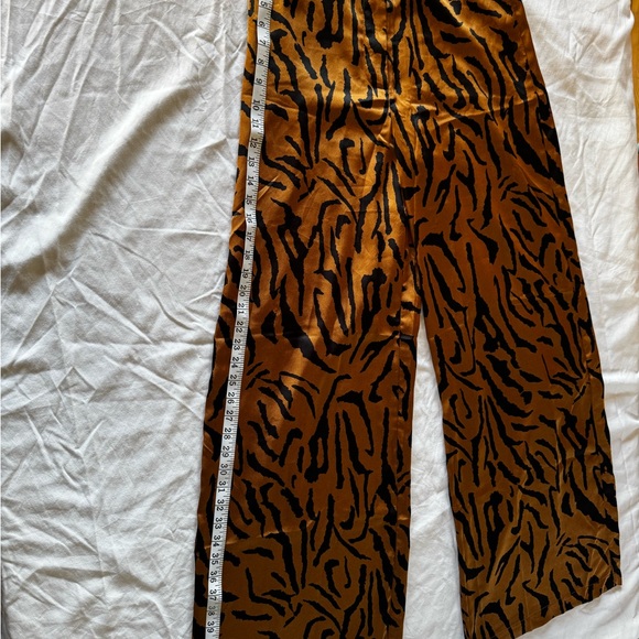 Two piece set - Picture 6 of 6